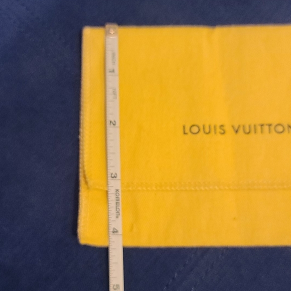 Authentic Louis Vuitton small 👝 - Picture 5 of 5